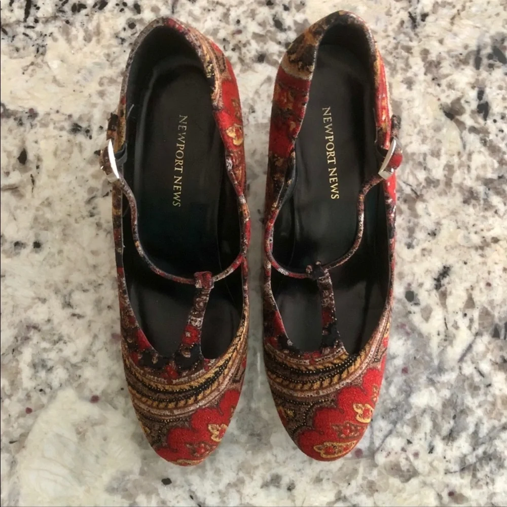 Newport News Red Tapestry Wedge Heels 9.5 - Picture 3 of 8